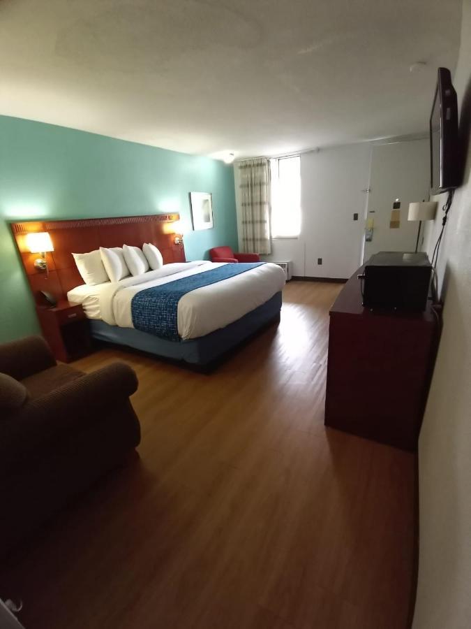 Travelodge By Wyndham Petersburg Eksteriør bilde